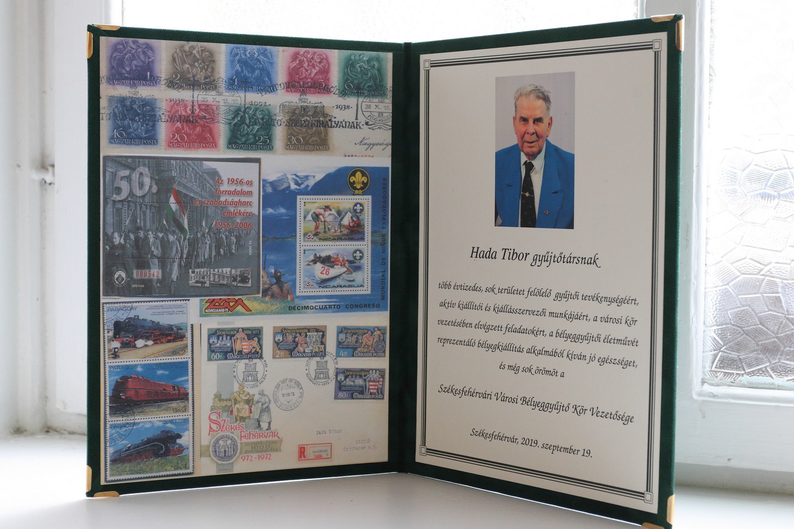 A Székesfehérvári Városi Bélyeggyűjtő Kör tárlata Hada Tibor tiszteletére